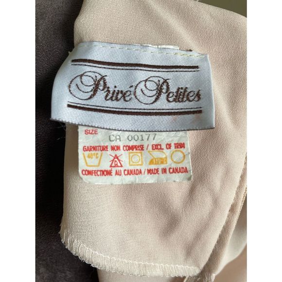 Vintage Nude Dress w Feminine Detailing - Picture 9 of 10